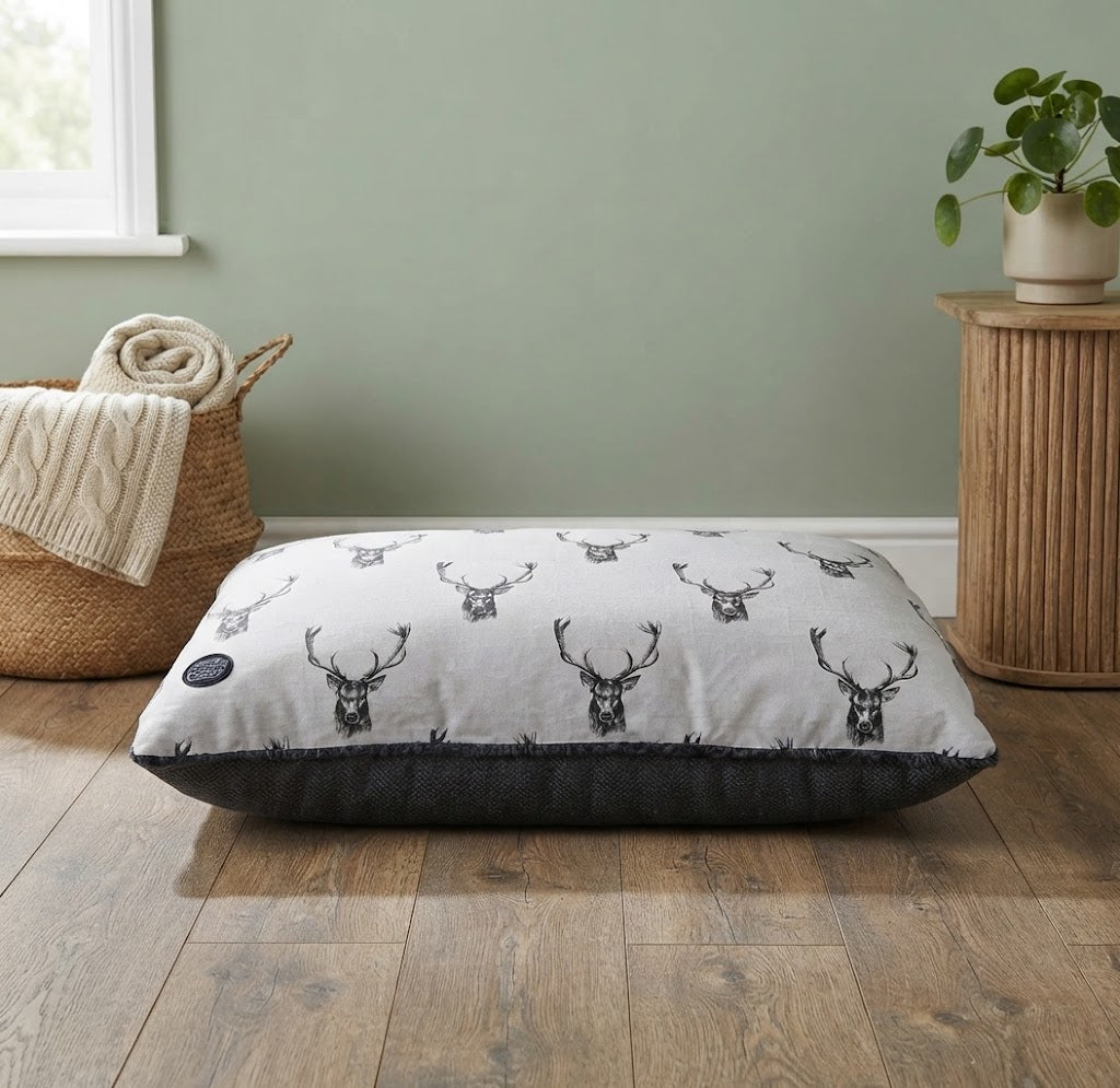 Stag Lounger (Cover Only) - Comfort Redefined for Your Furry Friend - for dogs Snug and Cosy Pets